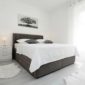 https://apartman-marinela.splithotels.org
