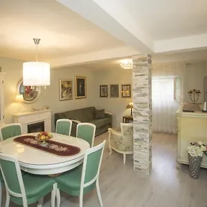 https://apartment-antica-with-yard-bbq.splithotels.org